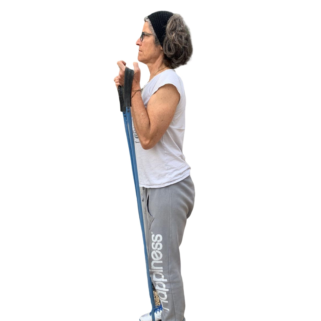 Woman using a blue upcycled resistance band by Paguro Upcycle for strength training exercises